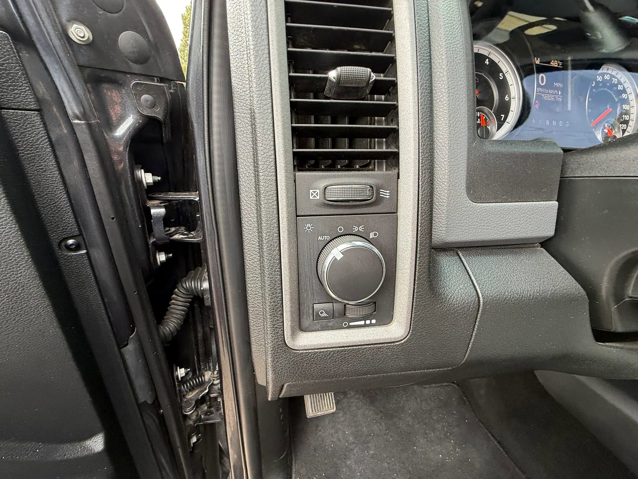 Used 2015 RAM 2500 Tradesman w/ Chrome Appearance Group AWD/4WD image 37