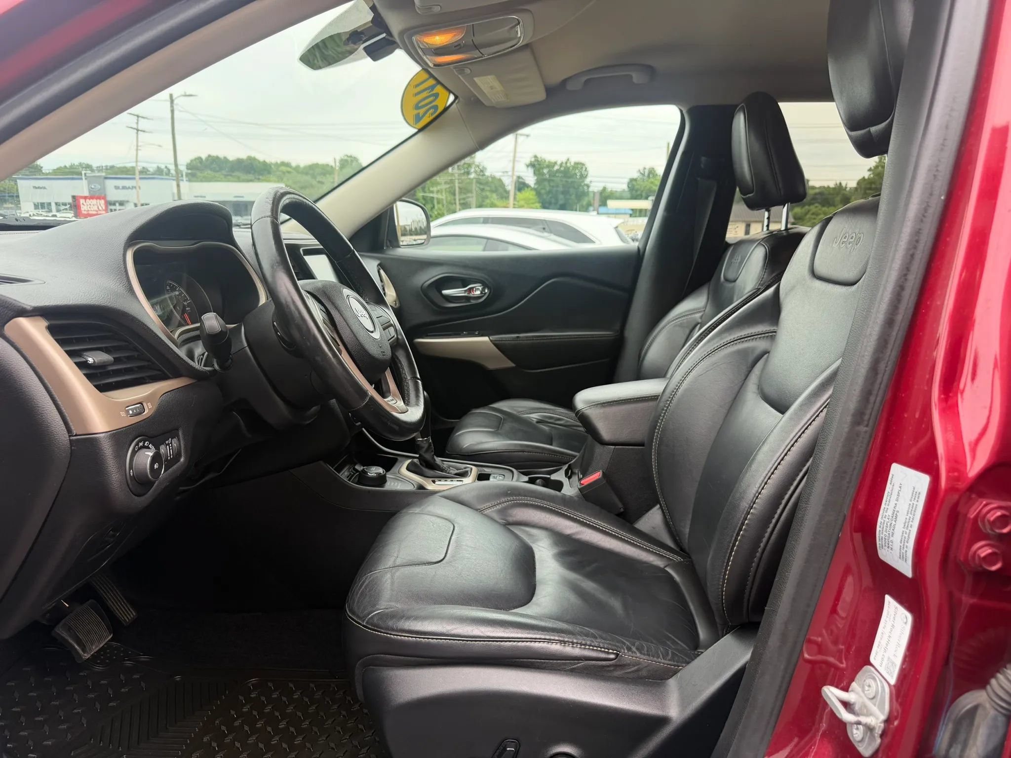 Used 2017 Jeep Cherokee Limited AWD/4WD image 9