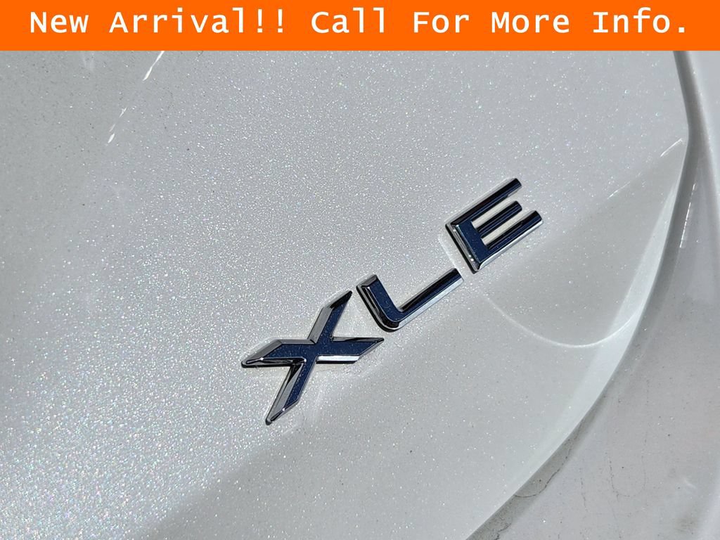 Used 2022 Toyota Avalon XLE FWD image 7