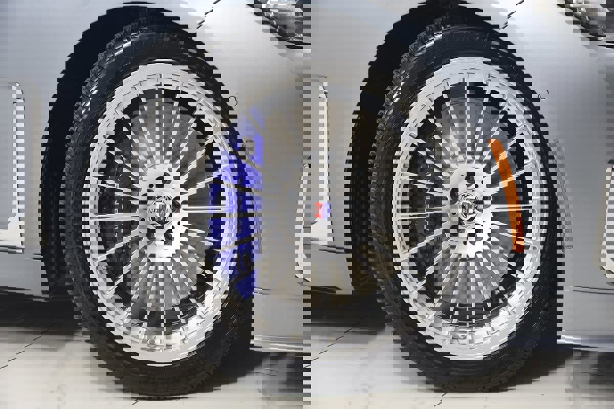 Used 2022 BMW ALPINA B7 xDrive w/ Luxury Rear Seating Package image 23