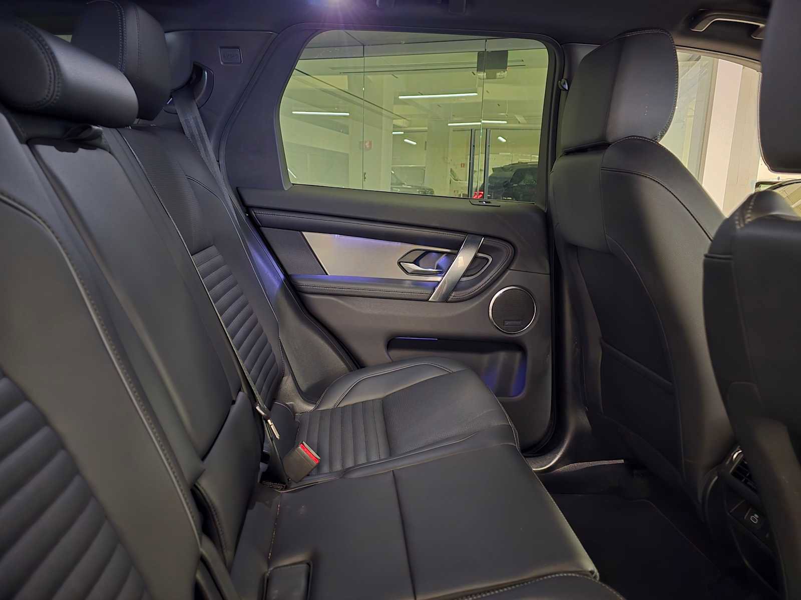 Certified 2025 Land Rover Discovery Sport Dynamic SE image 12