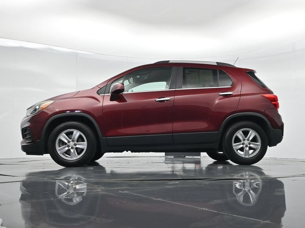 Used 2017 Chevrolet Trax LT w/ LT Convenience Package FWD image 29