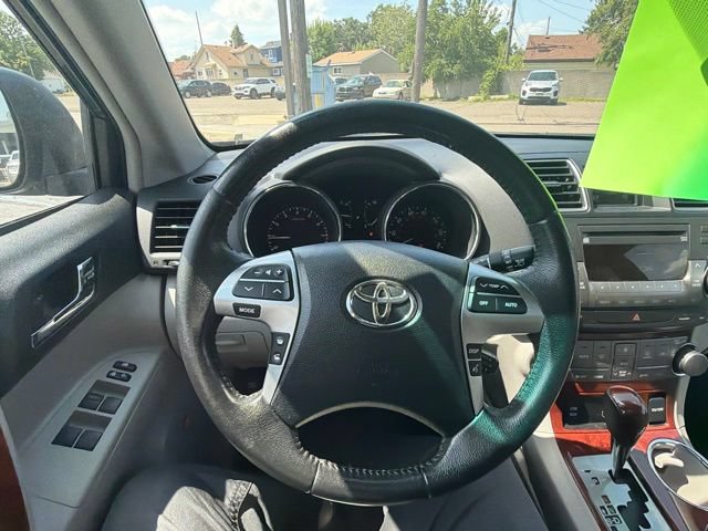 Used 2012 Toyota Highlander Limited w/ Tow Pkg AWD/4WD image 20