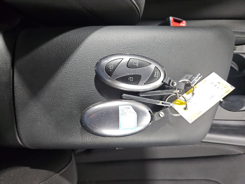 Certified 2025 Hyundai Elantra Hybrid FWD image 29