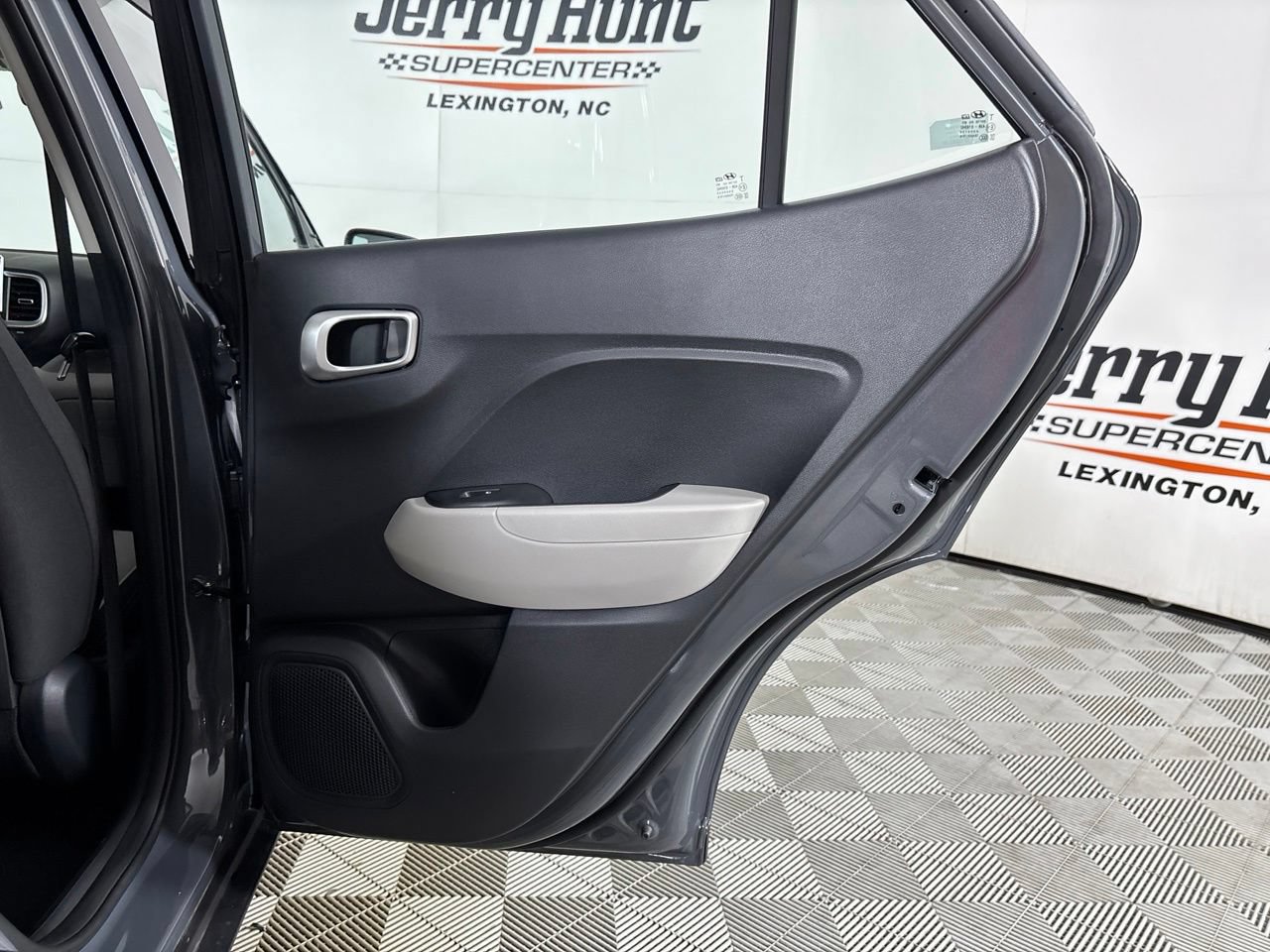 Used 2025 Hyundai Venue SEL FWD image 26