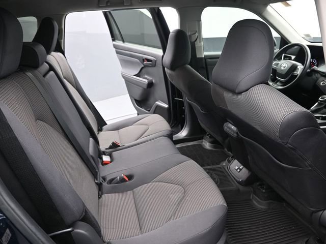 Used 2024 Toyota Highlander LE image 32