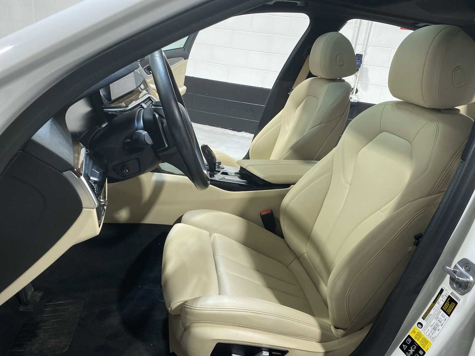 Used 2020 BMW 530i xDrive w/ Convenience Package image 11