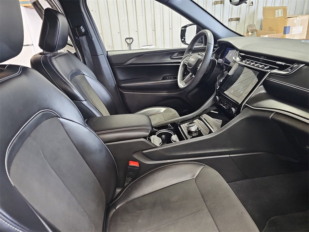 Used 2023 Jeep Grand Cherokee Altitude image 10