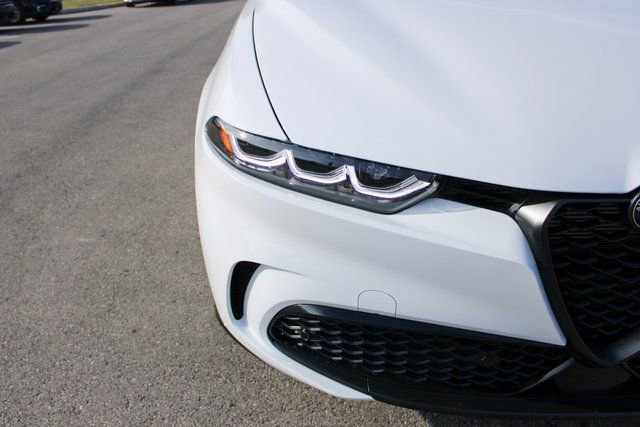 Used 2025 Alfa Romeo Tonale w/ Premium Package image 42