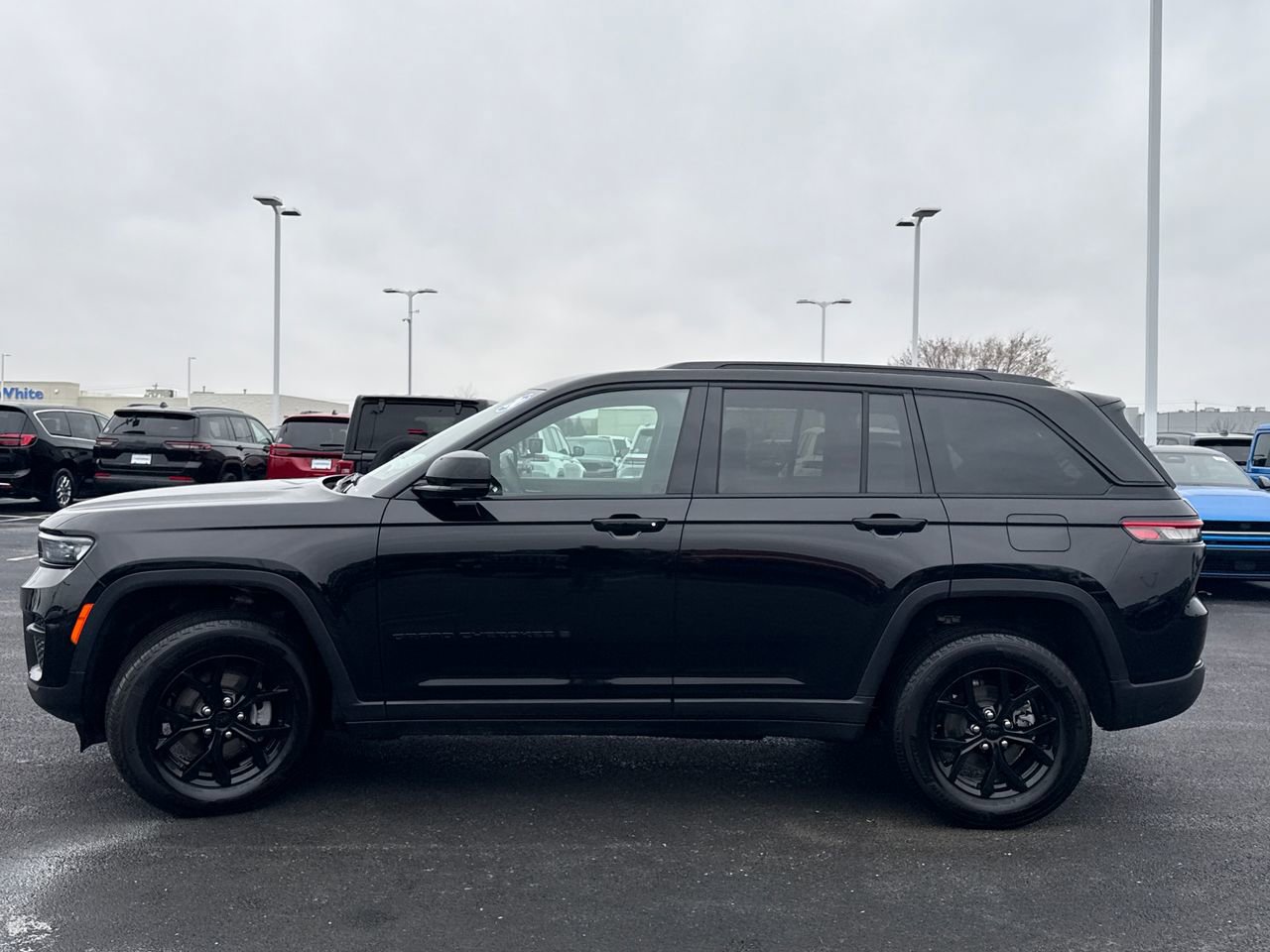Used 2024 Jeep Grand Cherokee Altitude image 6