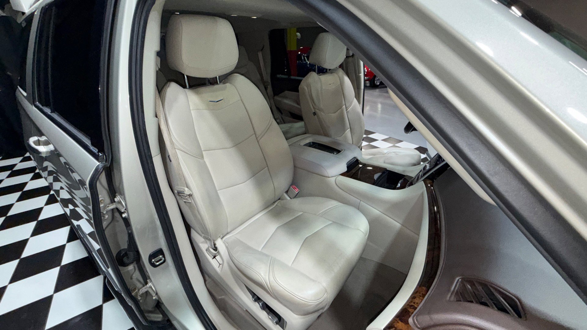 Used 2015 Cadillac Escalade Luxury image 80