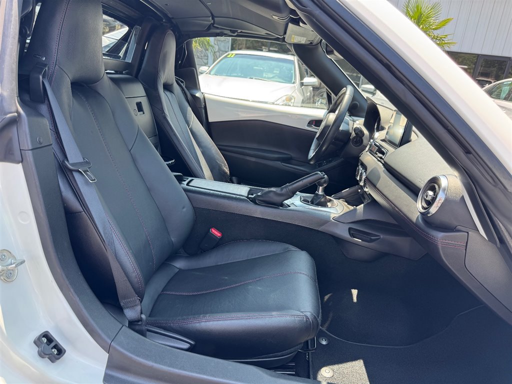 Used 2019 MAZDA MX-5 Miata RF Grand Touring w/ GT-S Package RWD image 18