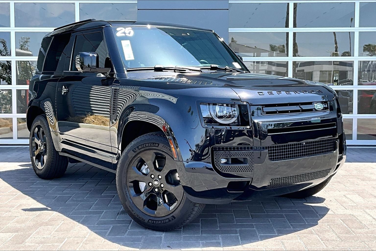 Used 2025 Land Rover Defender 90 X-Dynamic SE AWD/4WD image 3