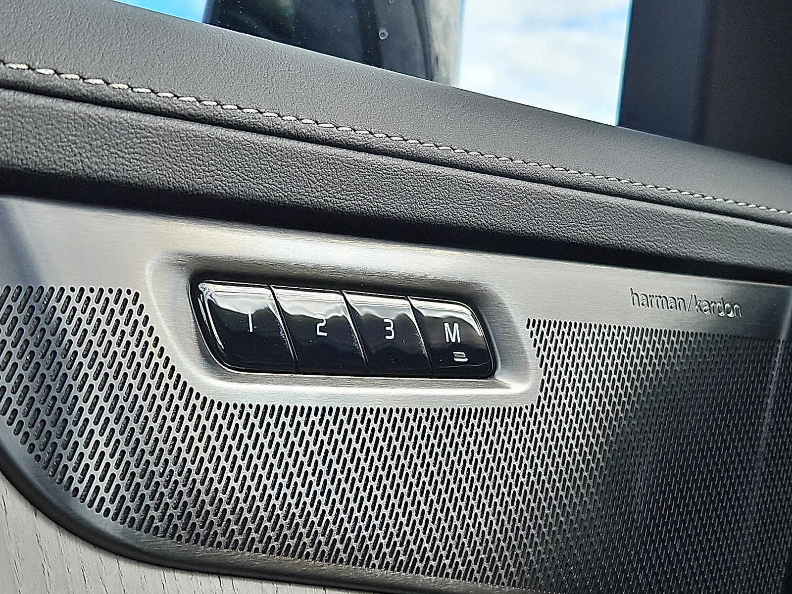 New 2026 Volvo XC90 B6 Ultra w/ Lounge Package image 19