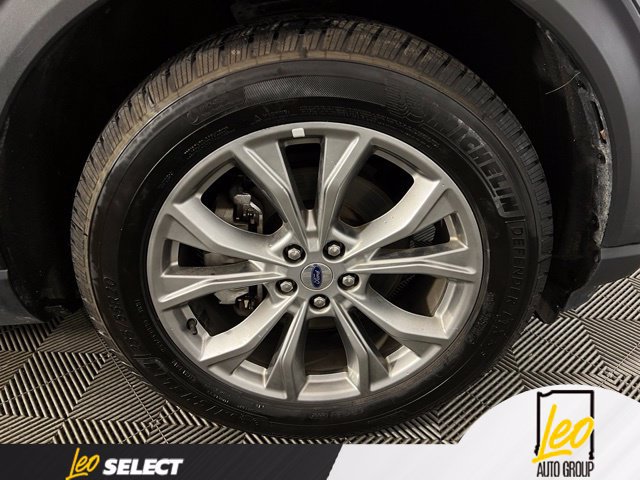 Used 2024 Ford Explorer XLT w/ Equipment Group 202A AWD/4WD image 32