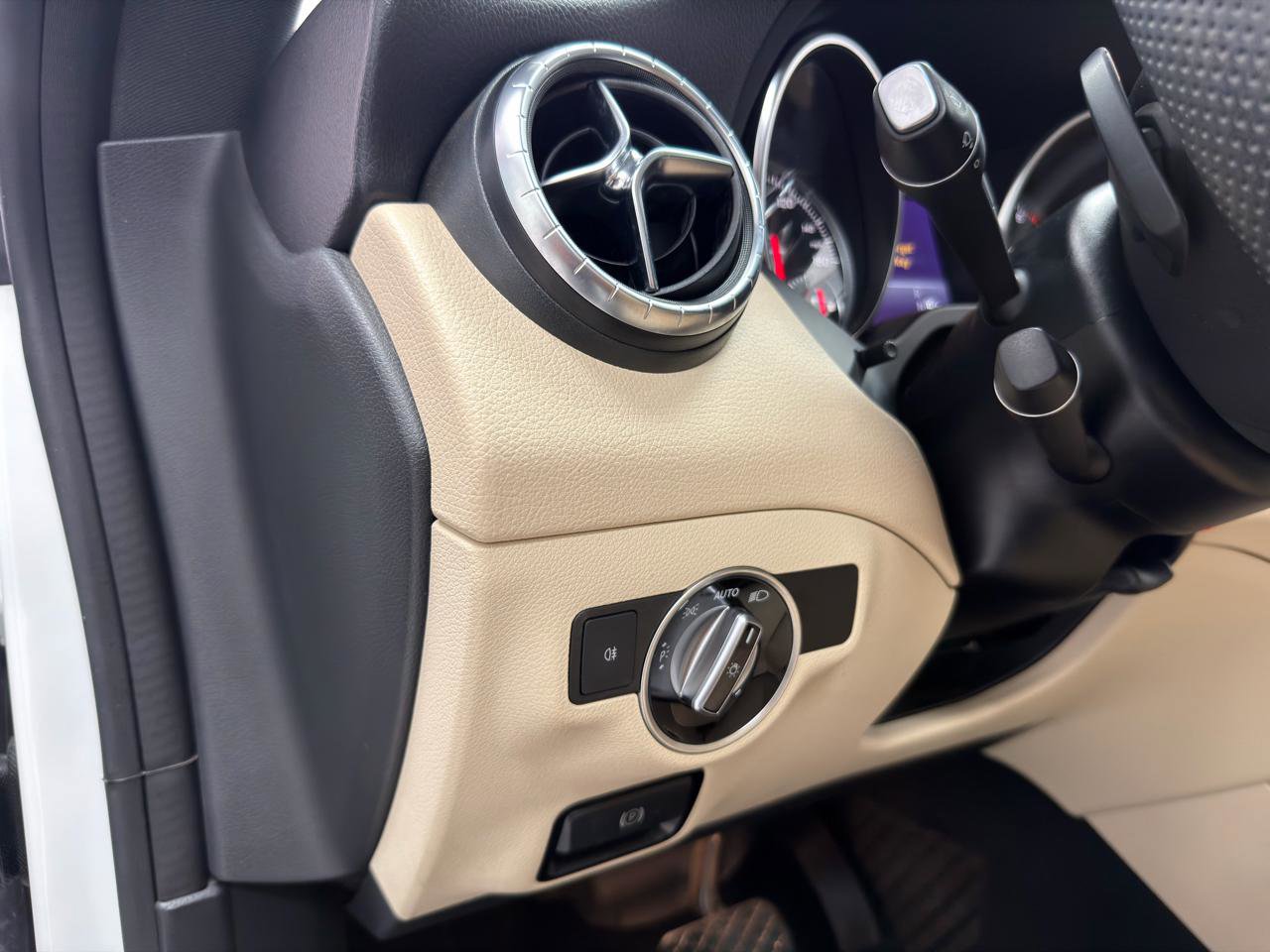 Used 2019 Mercedes-Benz CLA 250 image 16