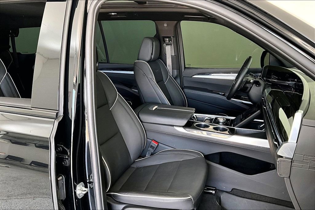 Used 2025 Cadillac Escalade Sport w/ Touring Package image 10