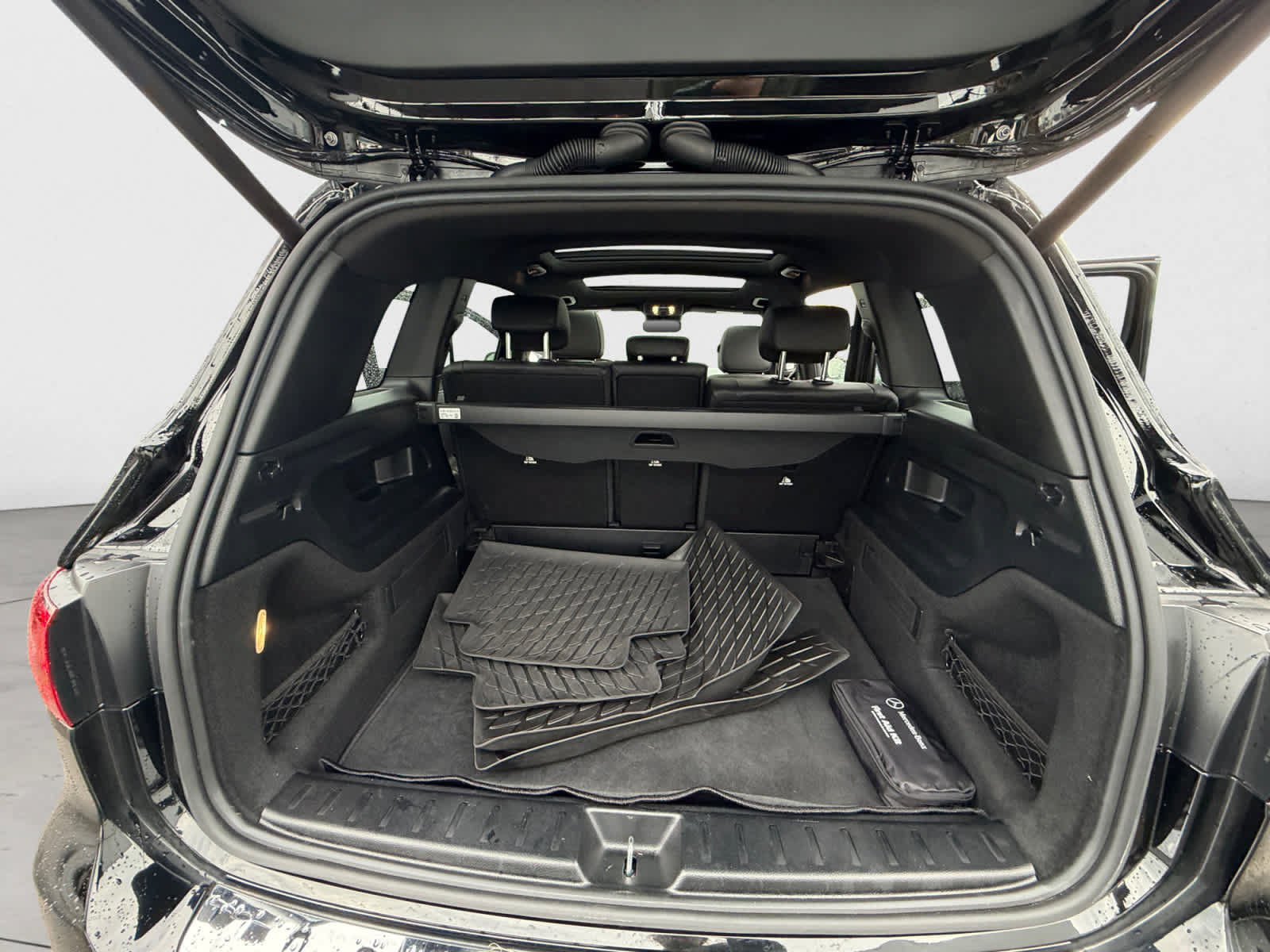 Used 2024 Mercedes-Benz GLB 250 4MATIC image 21