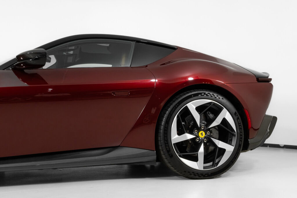 Used 2025 Ferrari 12Cilindri image 17