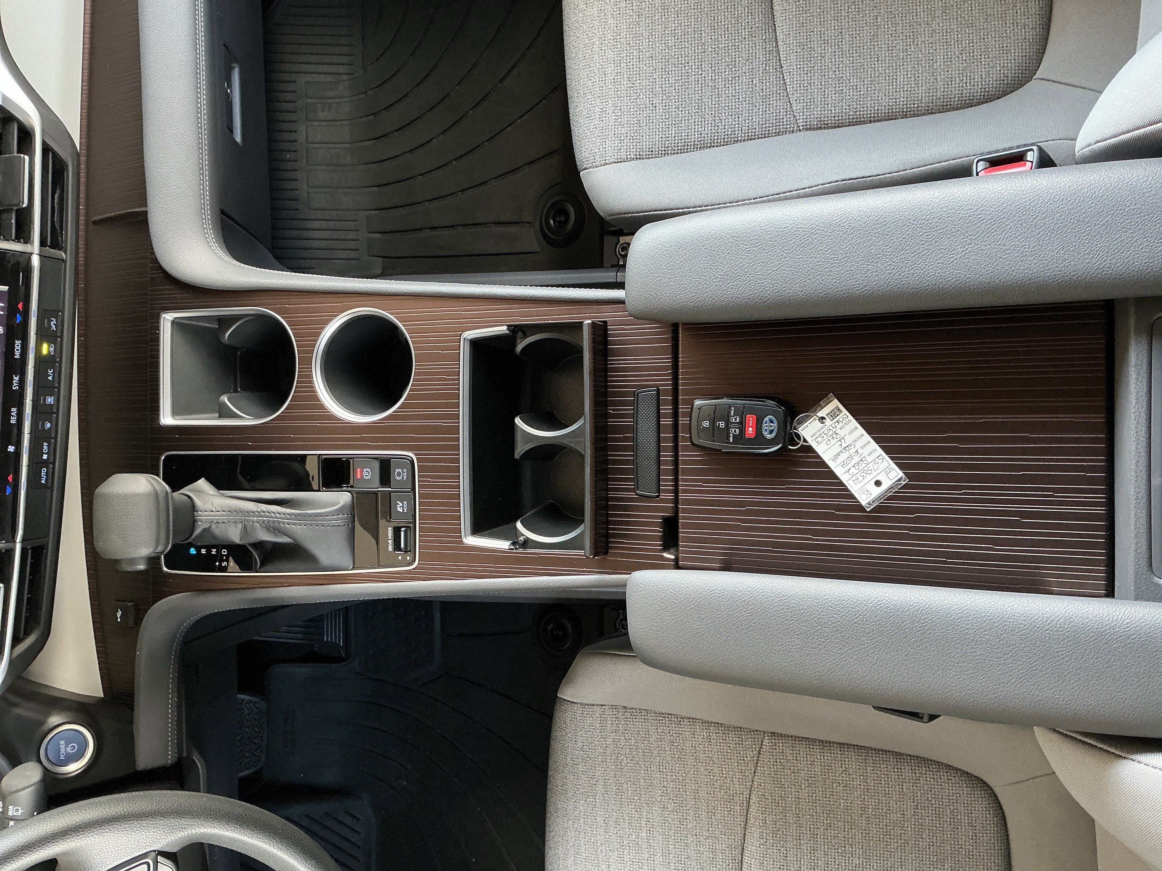 Used 2022 Toyota Sienna LE image 11