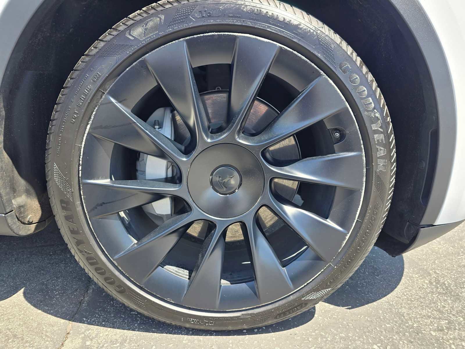 Used 2023 Tesla Model Y AWD image 9