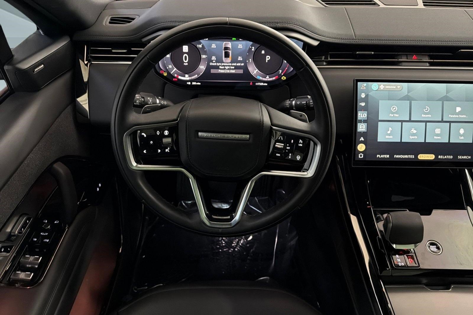 Used 2025 Land Rover Range Rover Sport SE image 29