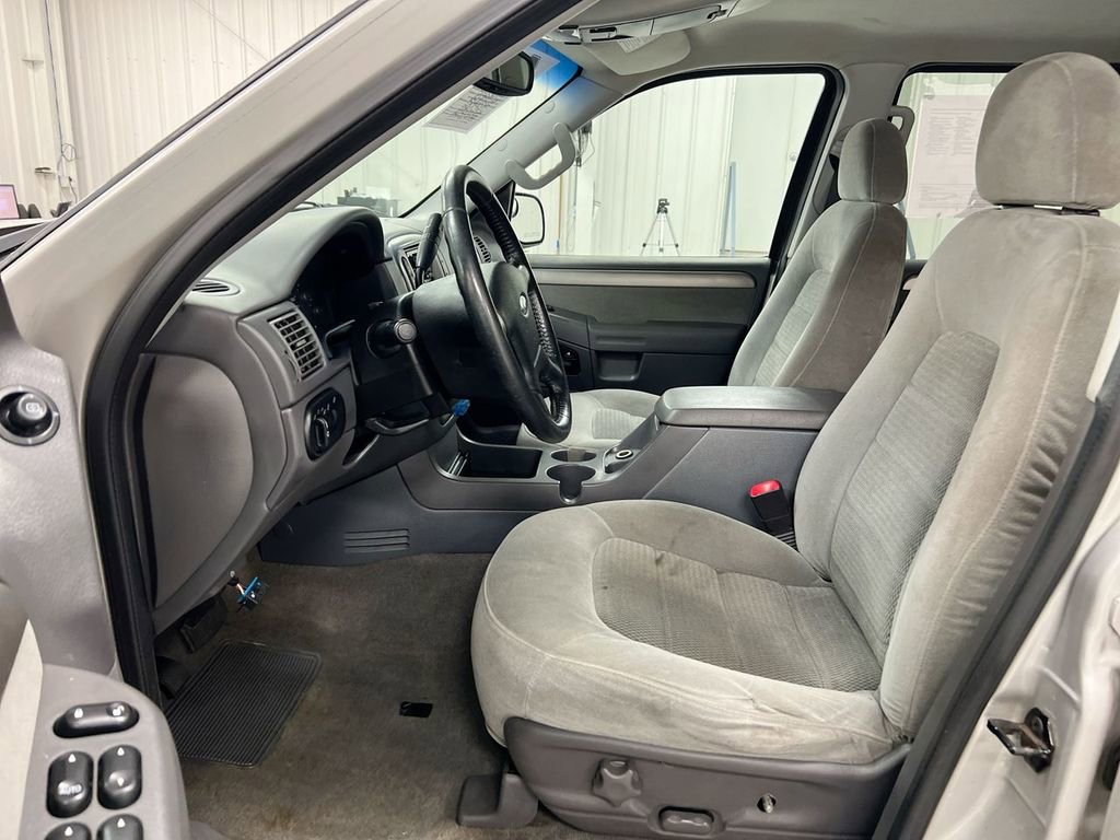 Used 2004 Ford Explorer XLT image 18
