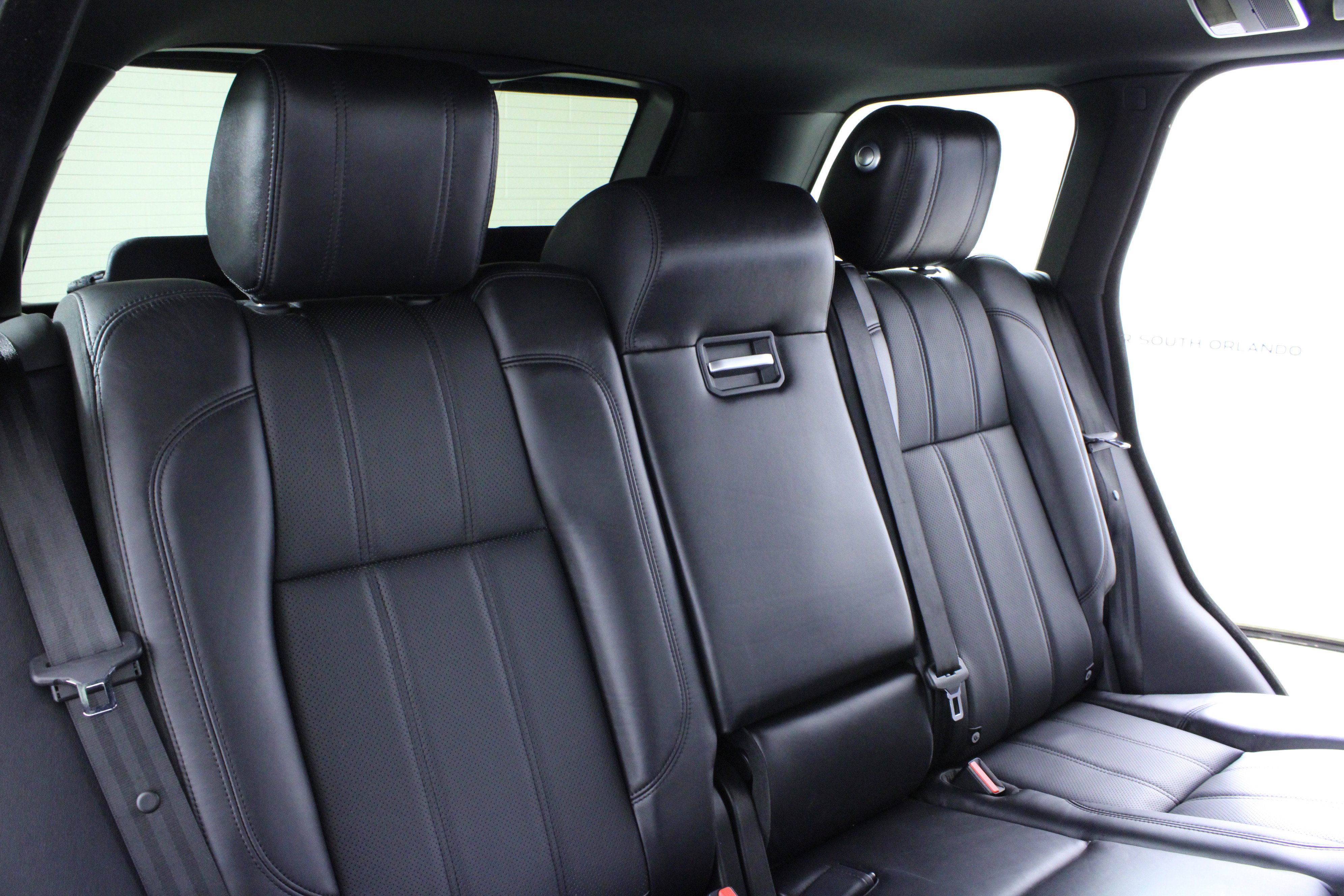 Used 2016 Land Rover Range Rover HSE image 15