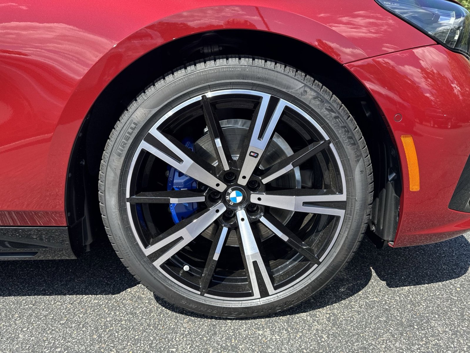 New 2026 BMW 530i xDrive w/ M Sport Package AWD/4WD image 2