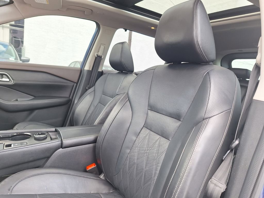 Used 2023 Nissan Rogue Platinum w/ Platinum Premium Package image 11