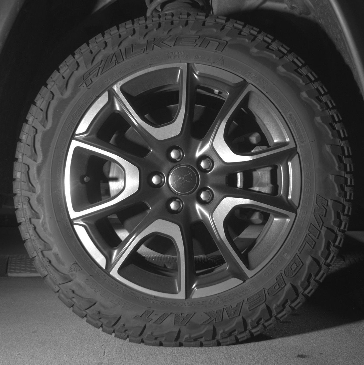 Used 2025 Jeep Compass Trailhawk image 13