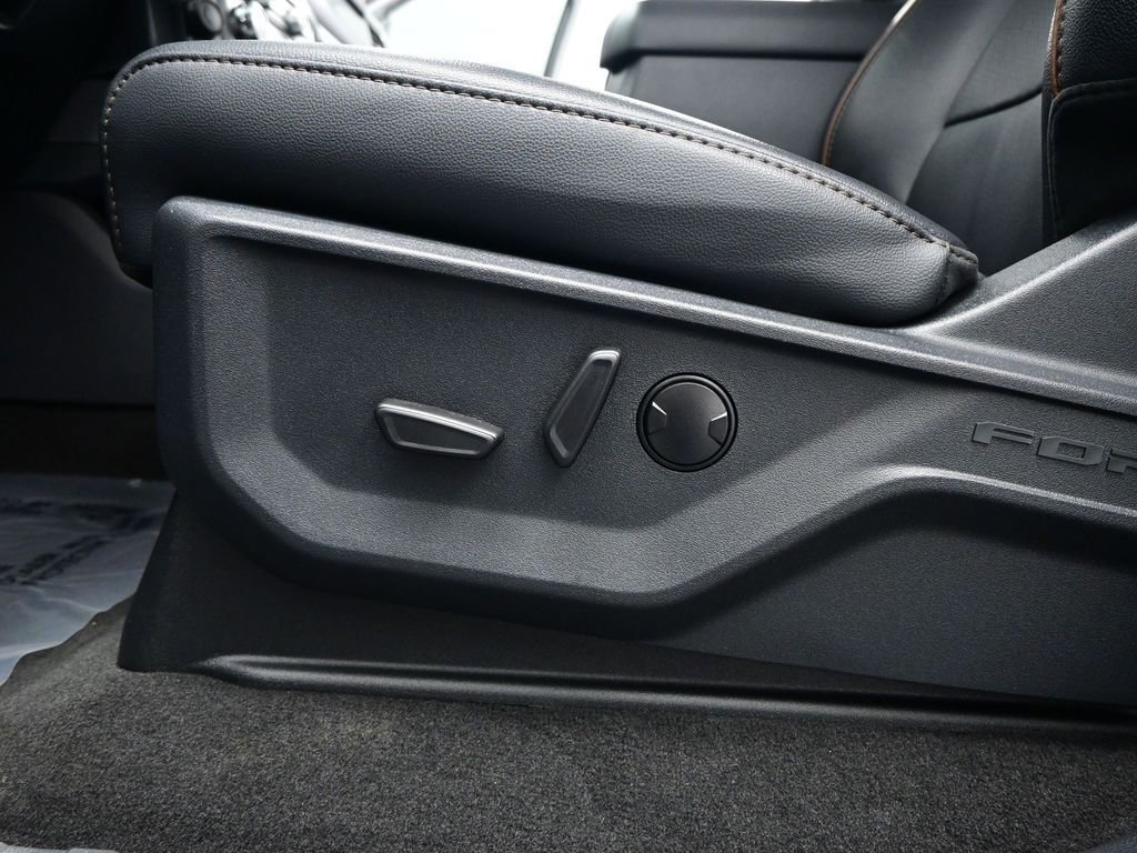 Used 2026 Ford F350 Lariat w/ Black Appearance Package image 18