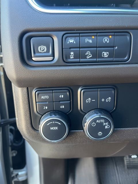 Used 2024 Chevrolet Suburban Z71 w/ Luxury Package image 14