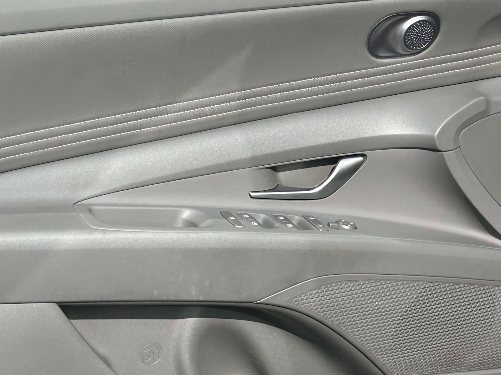 Used 2025 Hyundai Elantra SEL FWD image 17