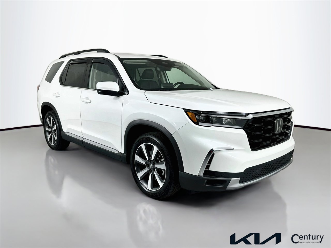 Used 2023 Honda Pilot Touring image 3