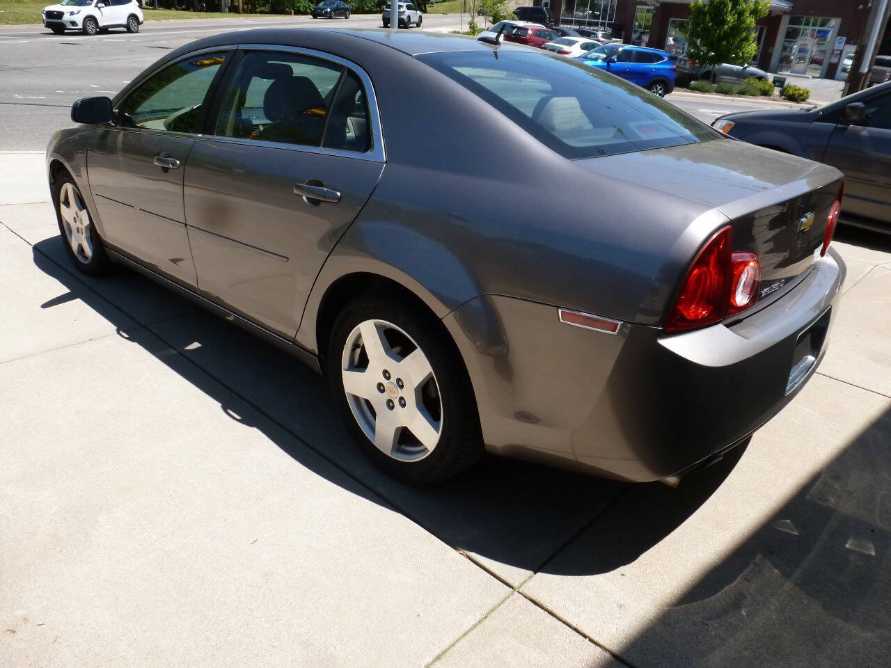 Used 2010 Chevrolet Malibu LT w/ HFV6 Engine Package FWD image 3