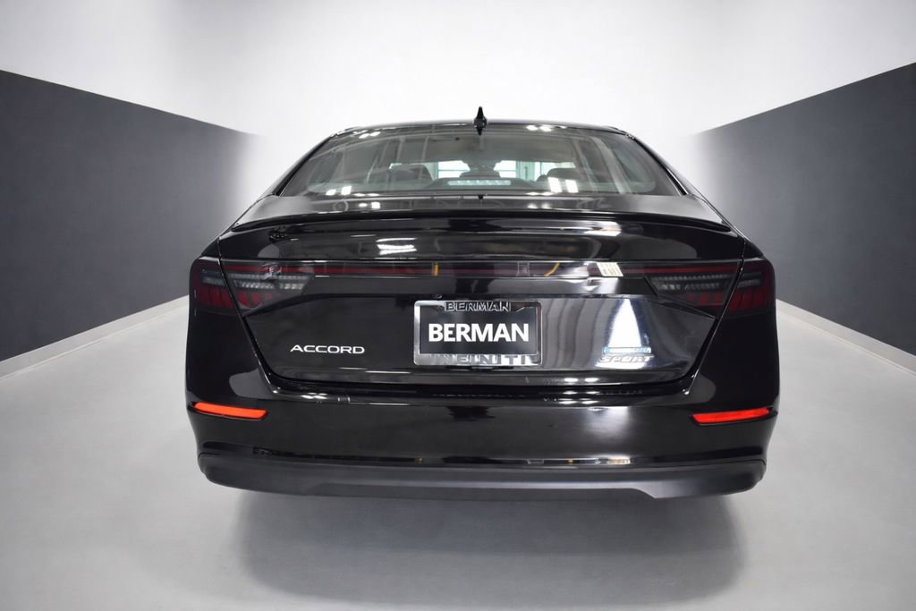 Used 2023 Honda Accord Sport image 9