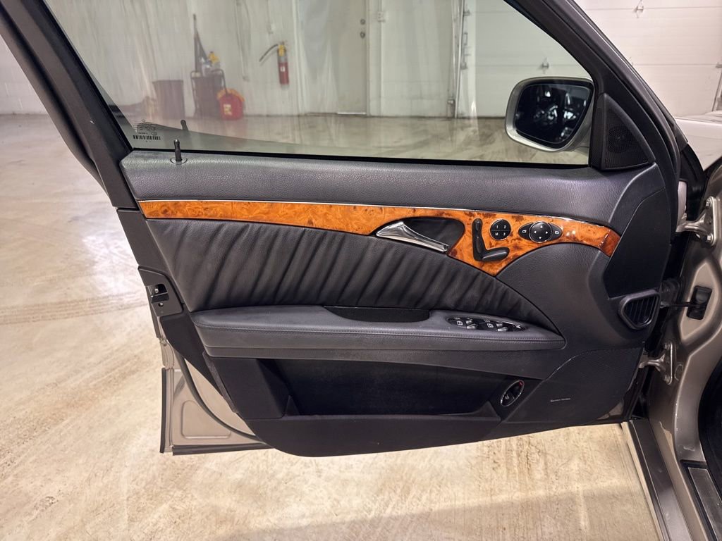 Used 2007 Mercedes-Benz E 550 Sedan image 29