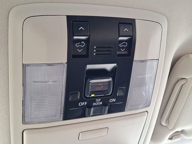 Used 2023 Lexus GX 460 Premium w/ Accessory Package image 27