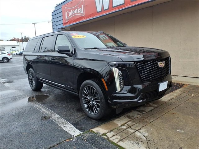 Used 2025 Cadillac Escalade ESV Sport Platinum image 2
