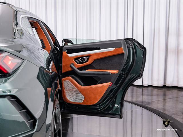 Used 2021 Lamborghini Urus AWD/4WD image 48