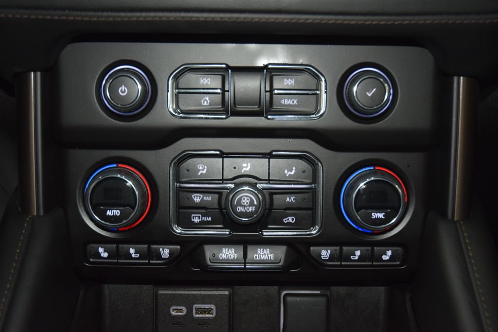Used 2023 Chevrolet Tahoe High Country AWD/4WD image 32