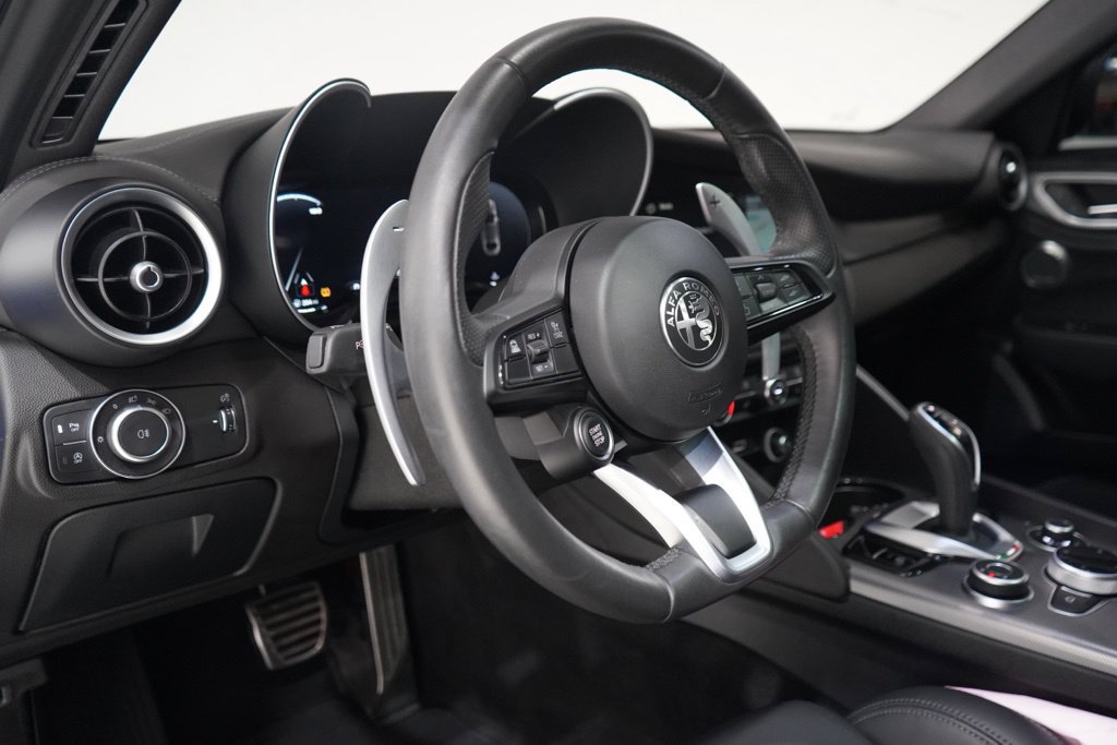 Used 2024 Alfa Romeo Giulia Veloce AWD/4WD image 16