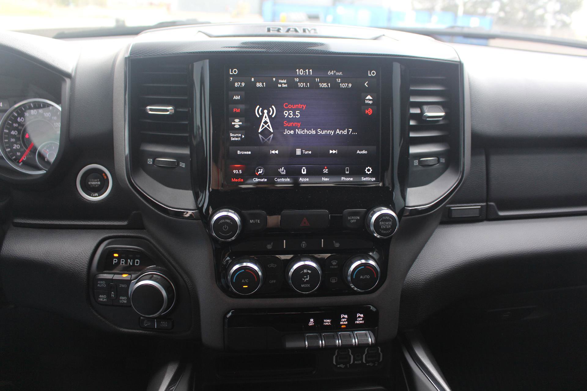 Used 2021 RAM 1500 4x4 Crew Cab image 10