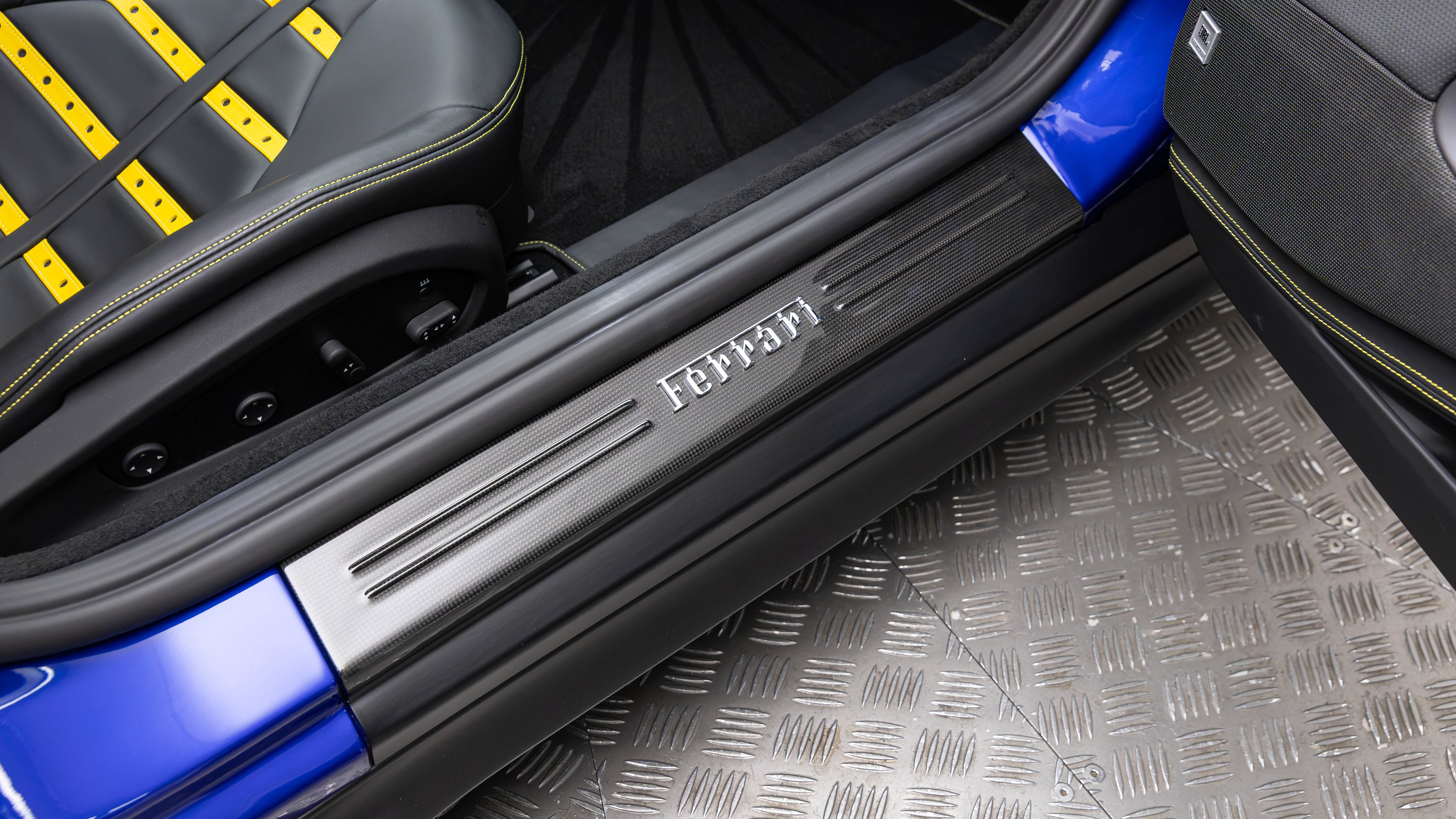 Used 2020 Ferrari 812 Superfast RWD image 44