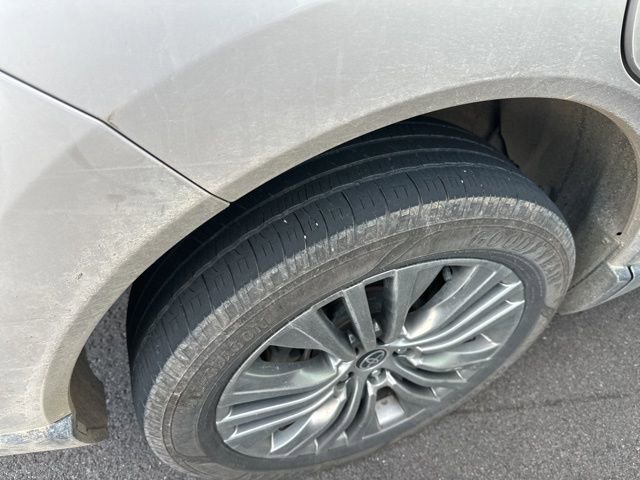 Used 2022 Toyota Venza Limited image 7