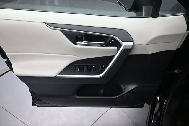 Used 2019 Toyota RAV4 XLE Premium w/ Cold Weather Package AWD/4WD image 23