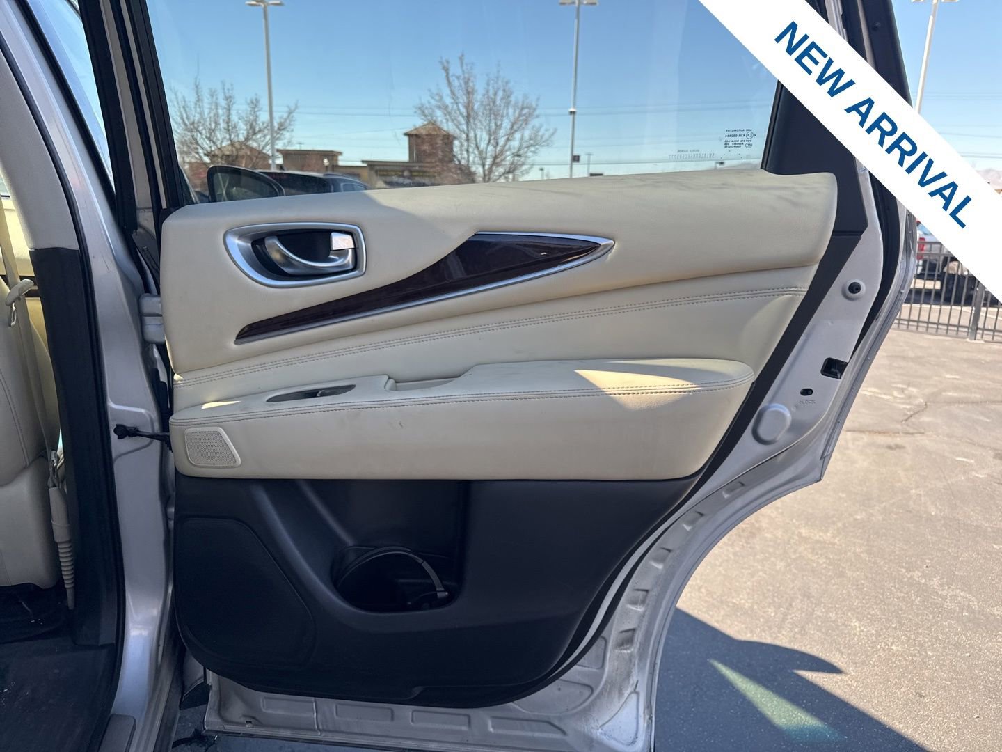 Used 2015 INFINITI QX60 AWD w/ Deluxe Touring Package image 12