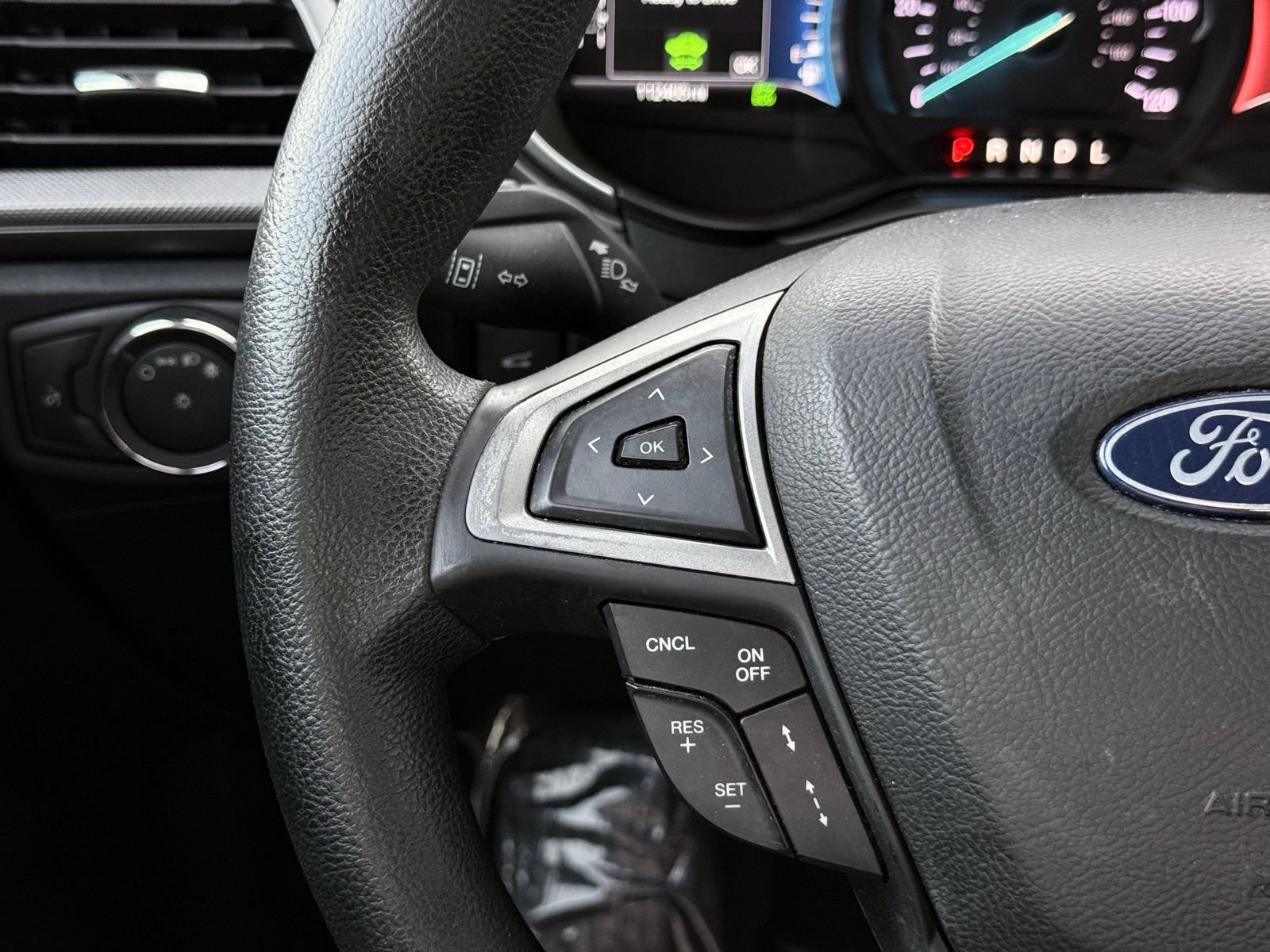 Used 2019 Ford Fusion SE FWD image 25