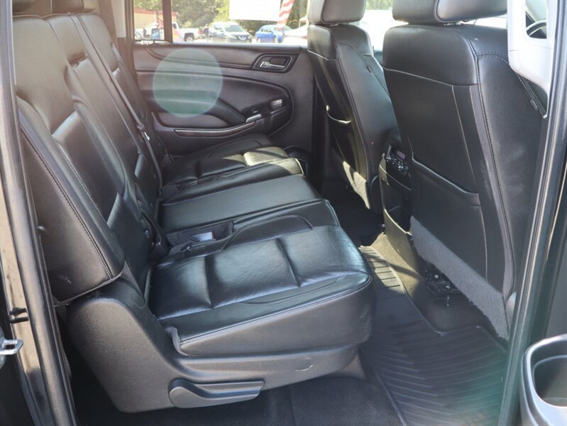 Used 2018 Chevrolet Suburban LT w/ Luxury Package AWD/4WD image 11